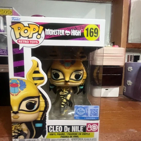 Funko Pop! Cleo de Nile Vinyl Figure - Yellow & Black with Teal Accents - Picture 3 of 5